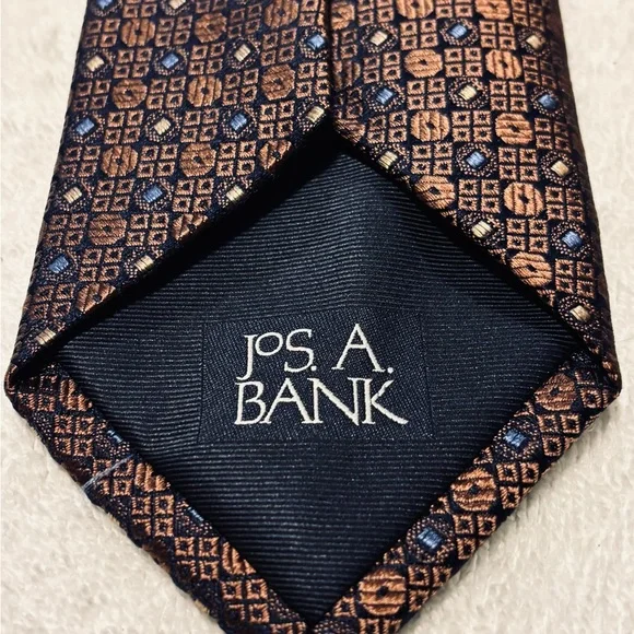 Brand New Corporate Power Tie By JOS A. BANK (Reserve Collection) - Picture 3 of 5